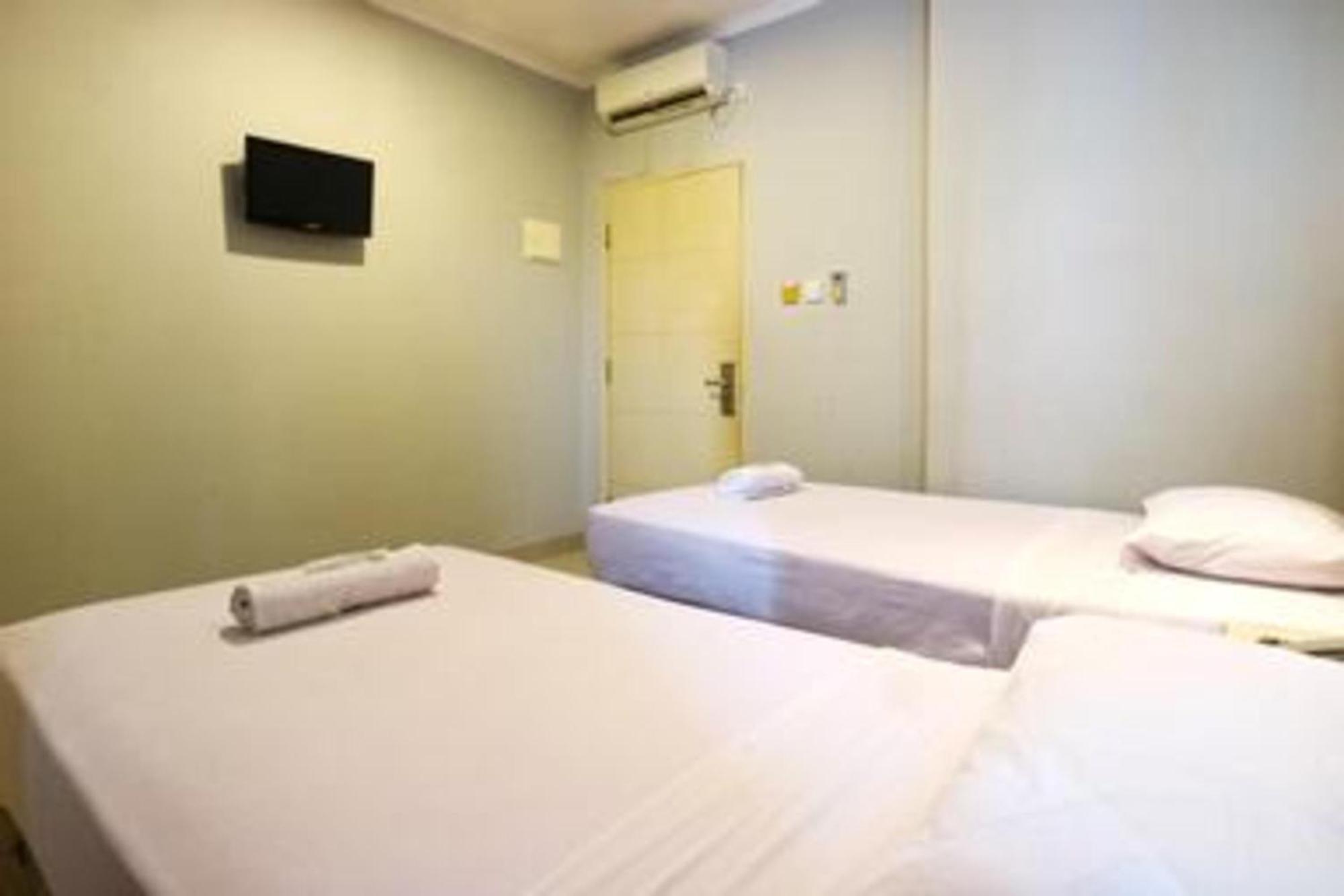 OYO 90244 Hotel Antara Jacarta Exterior foto